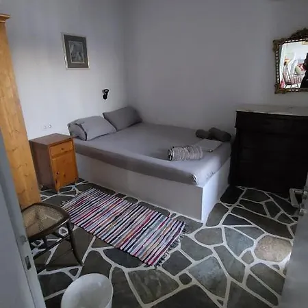 Styfilia Beachfront - First Floor דירה *