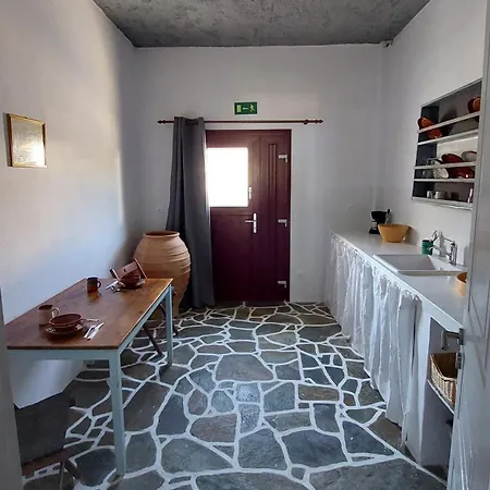 Styfilia Beachfront - First Floor דירה